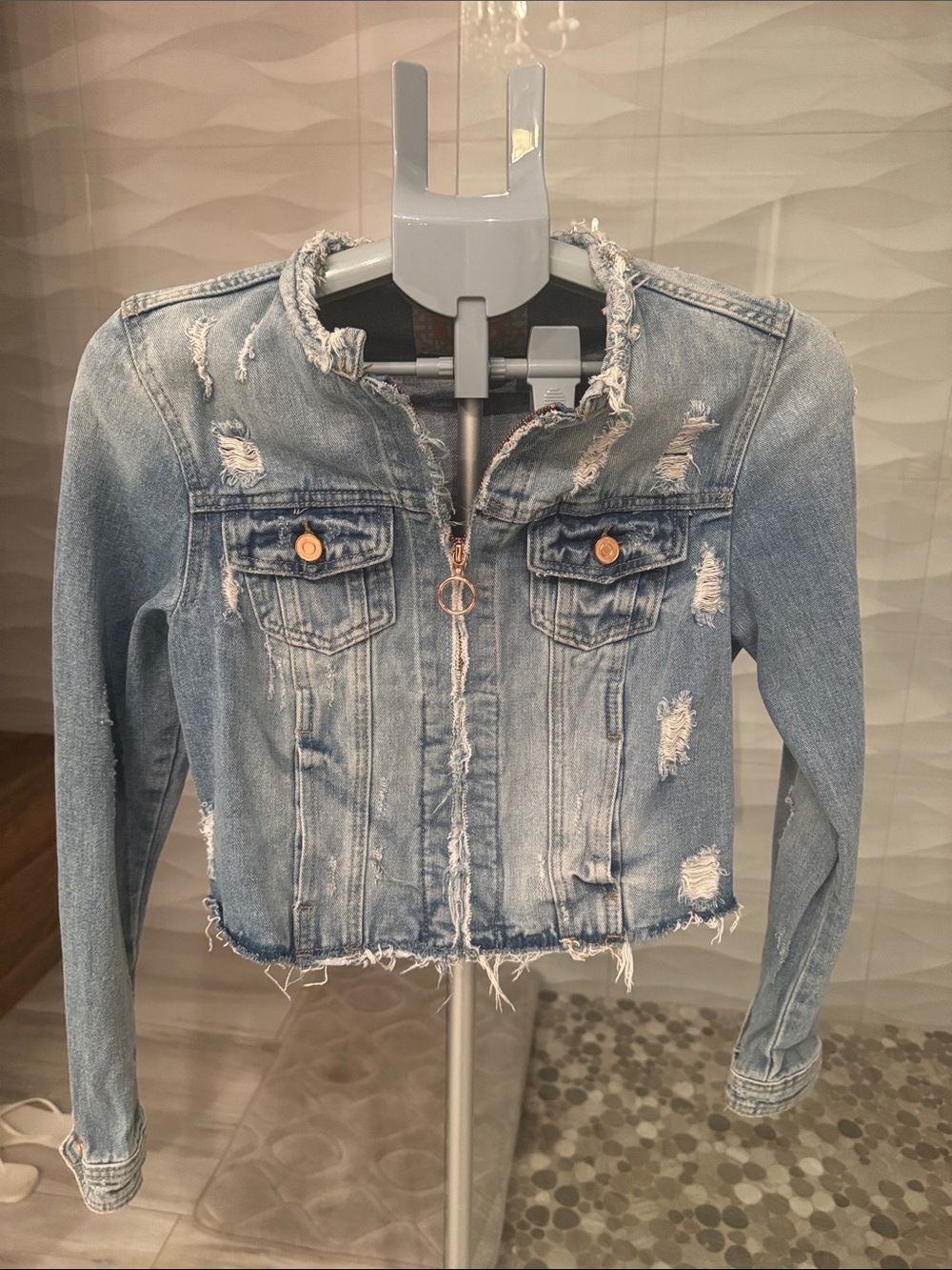 Gianni Bini Women’s Blue Distressed Cropped Denim Jacket XS